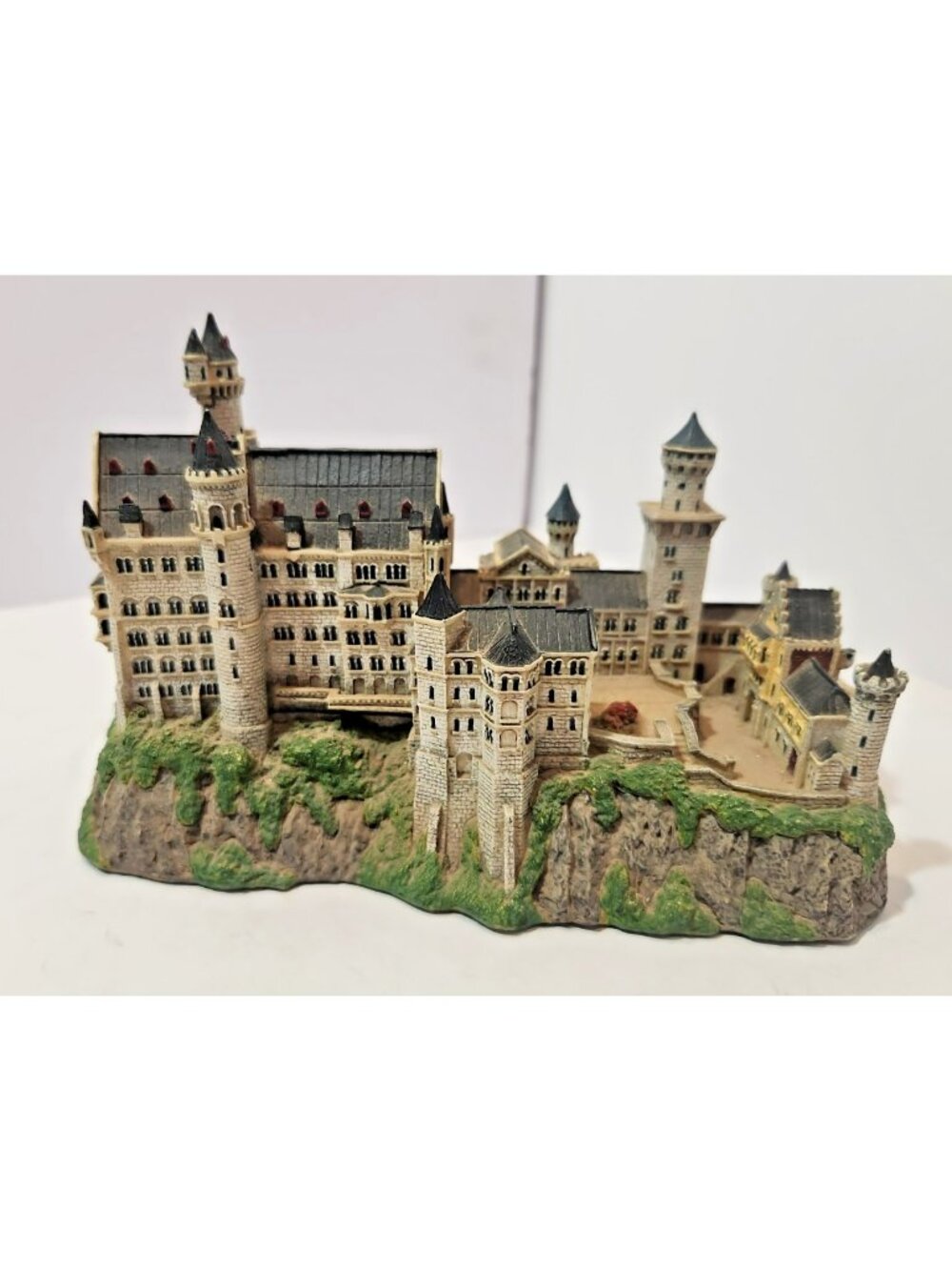 Vtg Danbury Mint Neuschwanstein Castle Bavaria Germany Enchanted Castles Figure